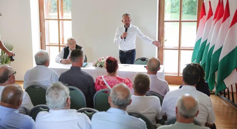 "A Magyar Falu Programot maguk a falvak írják" – Hevesben járt Gyopáros Alpár
