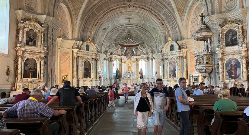 „Itt szeretnek benneteket” – Csíkszeredába érkezett a Boldogasszony Zarándokvonat