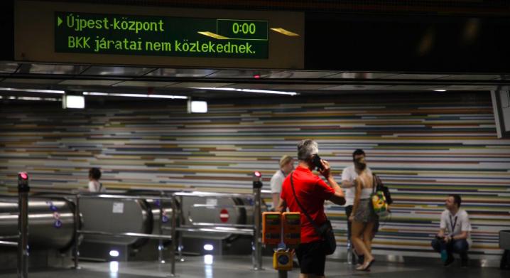 Leállt Budapesten a közösségi közlekedés