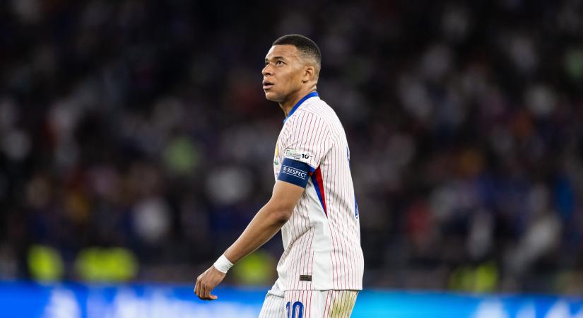 Mbappé kiborult, a játékvezető óráját megragadva magyarázta igazát