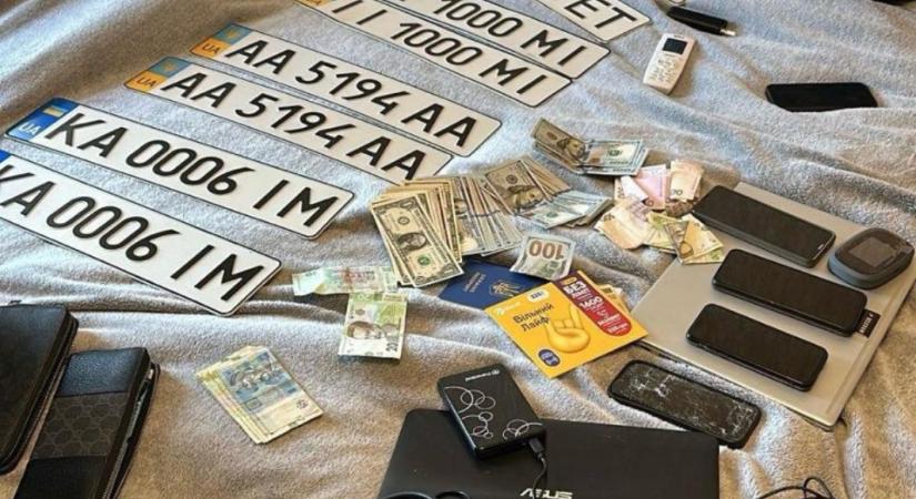 „Szép” rendszámtábla 3500 dollárért