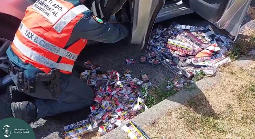 Pénzügyőrök akcióban: több ezer doboz elrejtett cigarettára bukkantak a bolgár házaspárnál