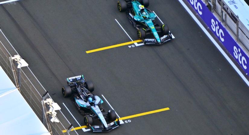 F1: Meglepő pilótát nézett ki az Aston Martin