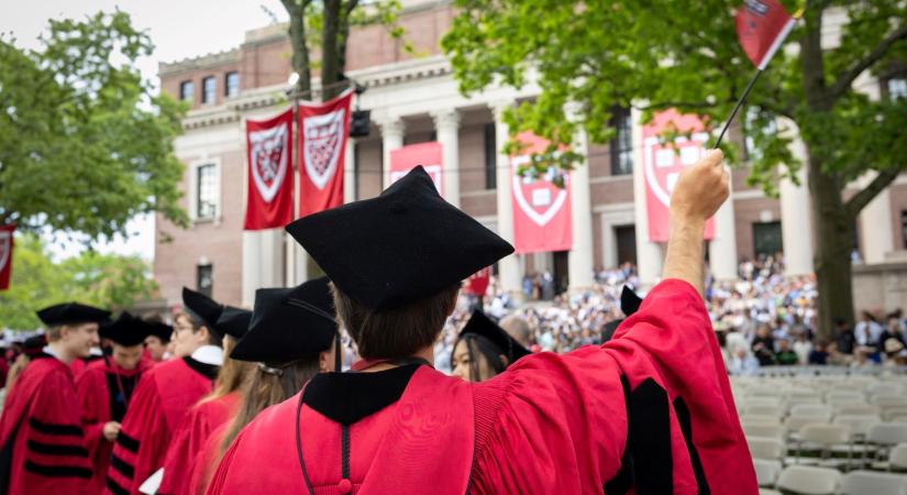 Helyrehozhatatlan károk miatt blokkolták Trump Harvard-rendeletét