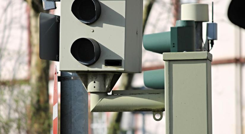 Különös traffipax tűnt fel a magyar utakon, még a rendőrséget is meglepte