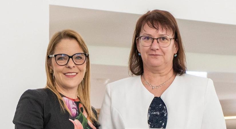 A balesetben elhunyt tanítónő is hozzájárult a mostani elismeréshez