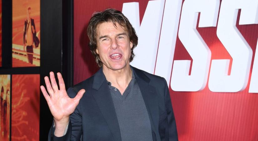Ellopta a show-t: fehérnemű nélkül lépett a vörös szőnyegre Tom Cruise barátnője