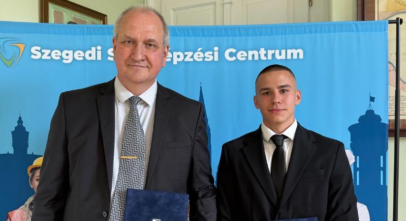 Taroltak a szegedi diákok, díjakkal ismerték el a szakma legjobbjait – galériával, videóval