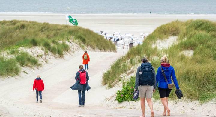 Újabb népszerű úti cél vet ki adót a turistaözön miatt: sokan tiltakoznak ellene