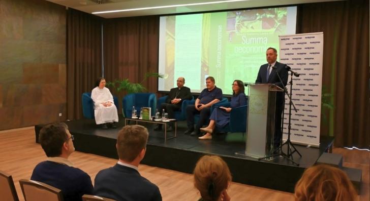 Hölvényi György: A teremtettségből adódik az emberközpontú gazdaság
