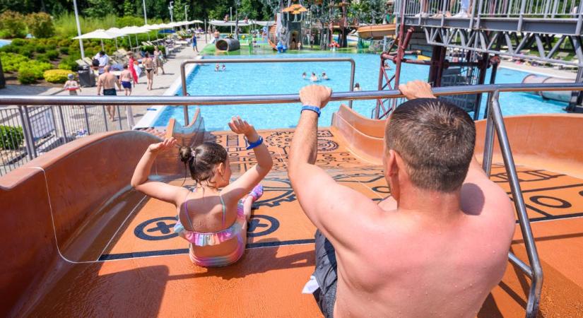 A külföldiek között is egyre népszerűbb a turisztikai központtá vált debreceni strand – fotókkal