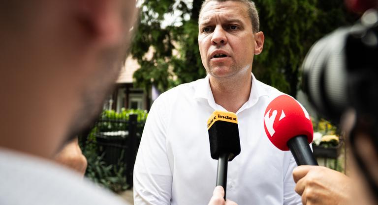 Menczer Tamás Magyar Péternek: A miniszterelnök a gazdáiddal vitatkozik, Kicsi!