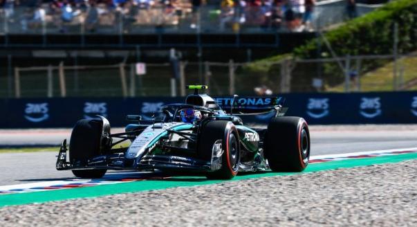 Bajban lehet motorfronton a Mercedes?