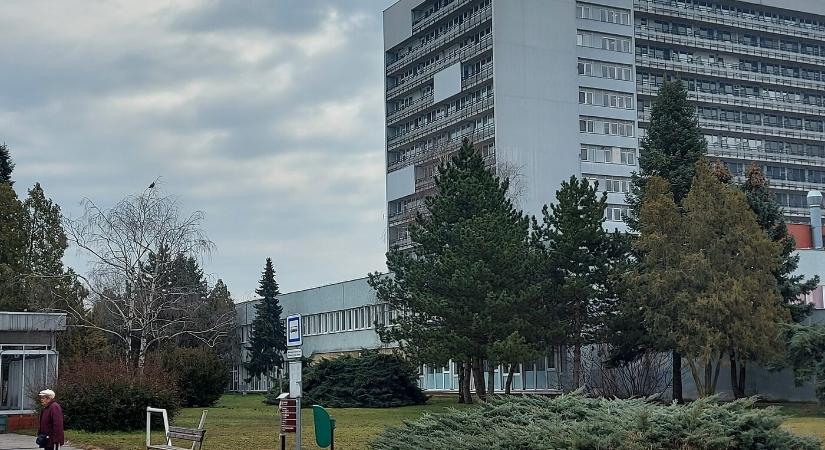 Véget vetnek a parkolási mizériának az érsekújvári kórháznál, több helyet ígérnek a betegeknek