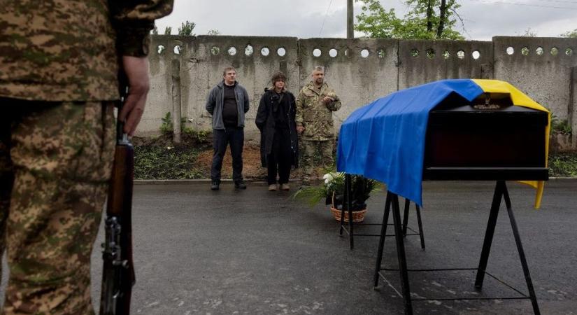 A halott ukrán katonák is bevételi forrásává váltak a korrupt tisztviselőknek