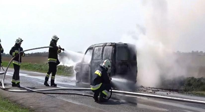 Újabb akadály az M3-ason! Kigyulladt egy autó a sztrádán
