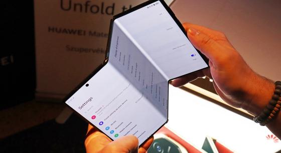 Megújulhat a Huawei forradalmi mobilja, ilyen lehet a hamarosan érkező, duplán hajlítható Mate XT 2