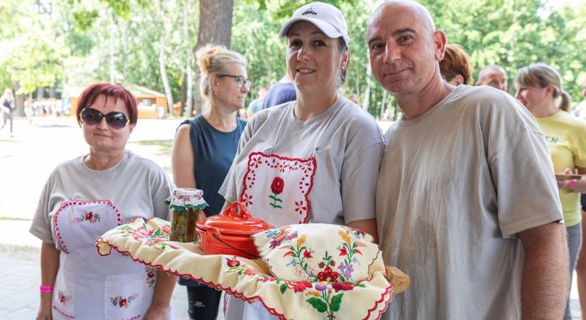Kemény viadal a bográcsok mellett a debreceni Nagyerdő fái alatt – fotókkal, videóval