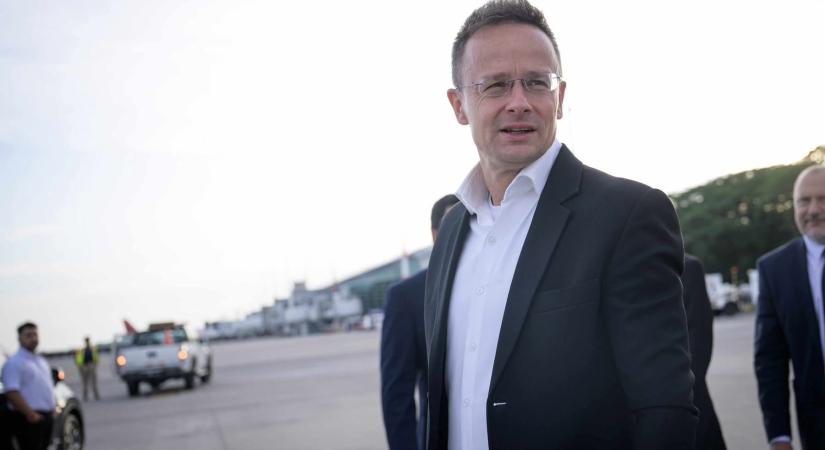 Szijjártó Péter mást mond, mint Navracsics, ő mielőbb szavazna
