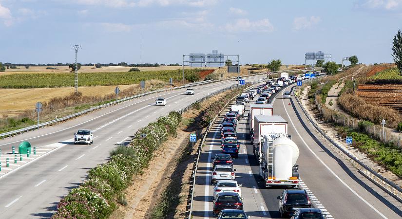 Nem vicc: totális káosz az autópályákon, szinte vesztegzár alá került a főváros