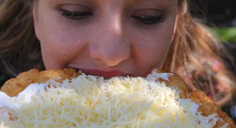 Irány a Balaton: ennyi lesz a lángos ára!
