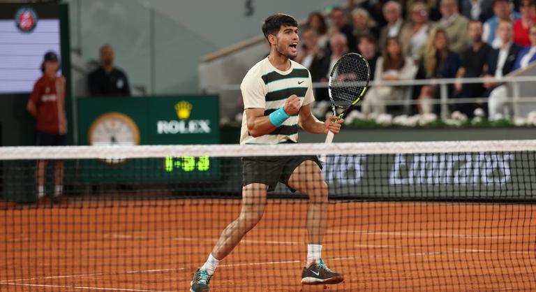 Átvészelte a kritikus pillanatokat, hátrányból jutott Carlos Alcaraz a Garros fináléjába