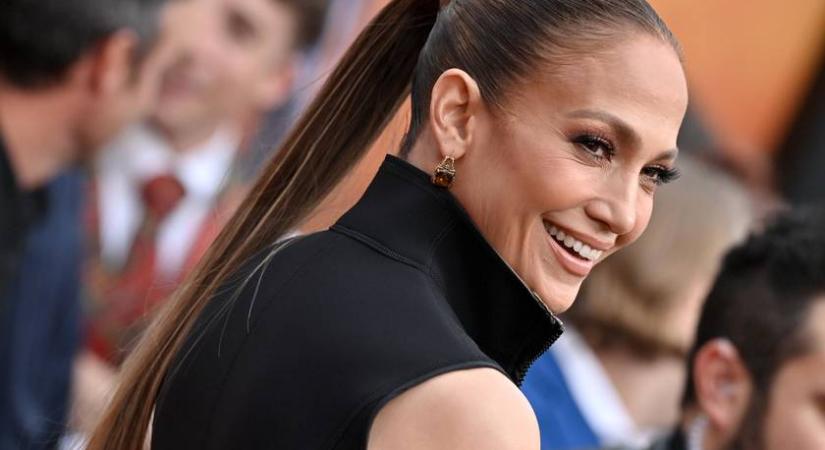 Így fest Jennifer Lopez platinaszőke hajjal: meglepő külsővel láthatják a rajongók