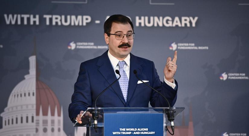 Százmillió forintért rendelt az Alapjogokért Központ olyan fontos kellékeket, mint logózott úszógumi, naptej, kupak és titokzokni