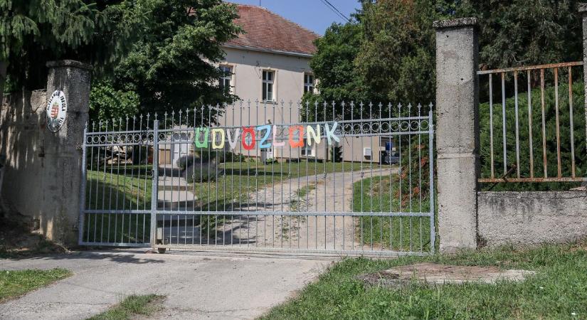 Minden szempontból felkavaró videó készült egy síró kisfiúról! - Helyszíni riport Kemenesmihályfáról