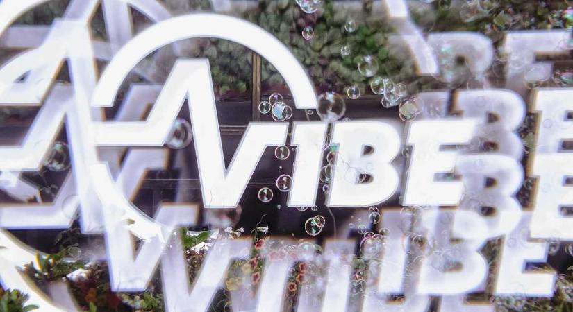 A nők elleni erőszakot normalizálta – eltávolította a reklámvideóját a VIBE Fesztivál