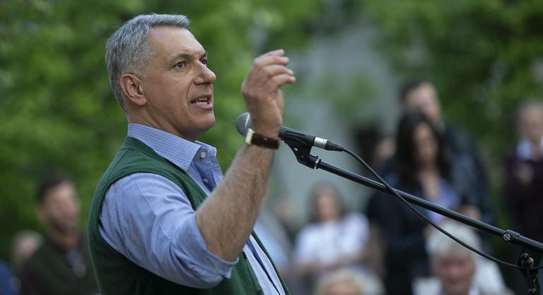 Lázár János: Gatyatikkasztó melegben is lehet k*rva anyázni