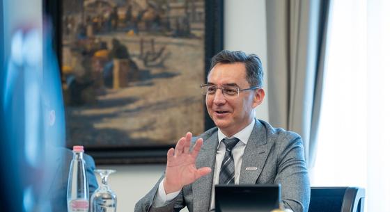Debrecen fideszes polgármestere szerint sértő a kormányszóvivő picsogós megjegyzése