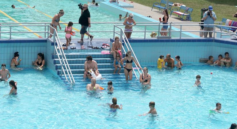 STRANDOLNÁNK PÉCSETT? Csak a Hullámfürdő nyújt enyhülést a hosszú hétvégén