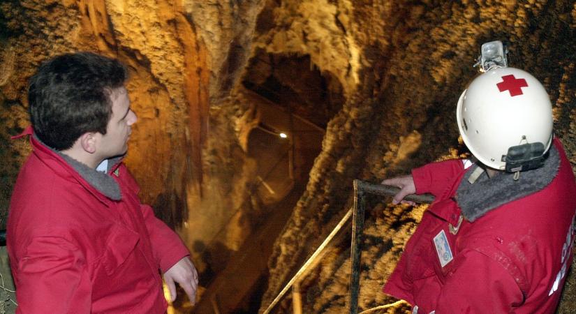 Meglopták a Magyar Barlangi Mentőszolgálatot, amíg képzésen voltak