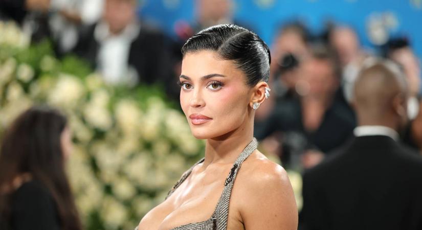 Kylie Jenner mellnagyobbítása lavinát indított el – orvos is megszólalt az ügyben