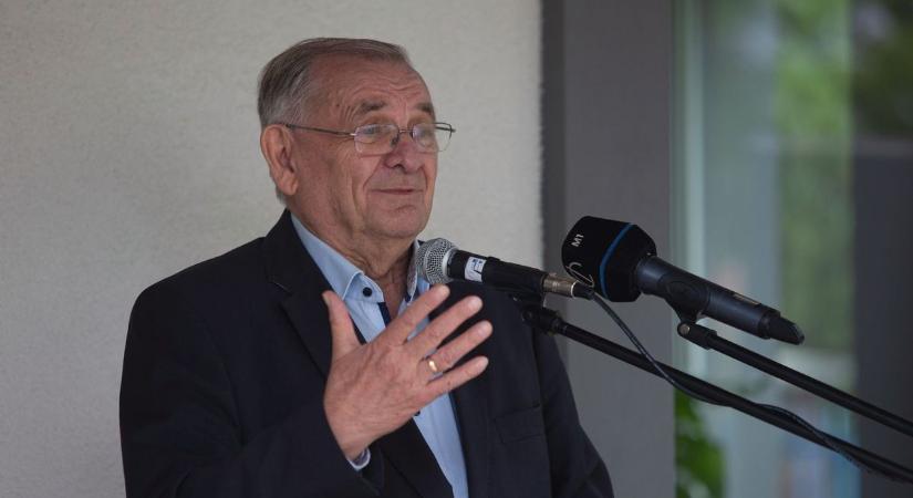Az Ünnepi Könyvhéten dedikálja legújabb könyvét Lezsák Sándor