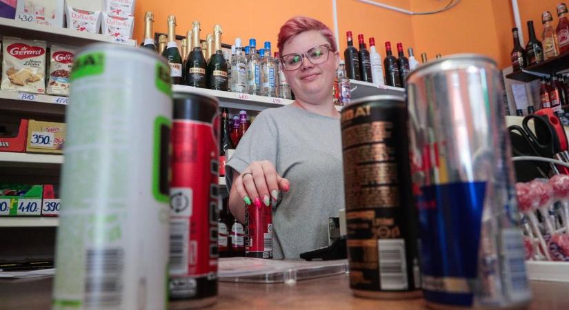 Energiaital-stop a kiskorúaknak: a boltok úgy készülnek, sokan próbálnak majd trükközni