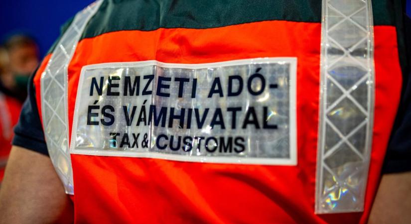 NAV-razzia a nagybanin: maffiagyilkosság tanúját is letartóztatták