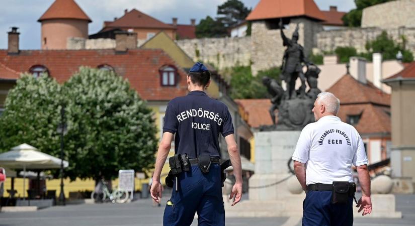Bejelentette a polgármester, rendőrökre lesz szükség Eger belvárosában