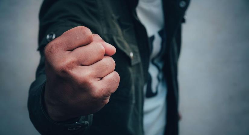 Brutális támadás a buszpályaudvar előtt: nincsenek szavak arra, ami történt