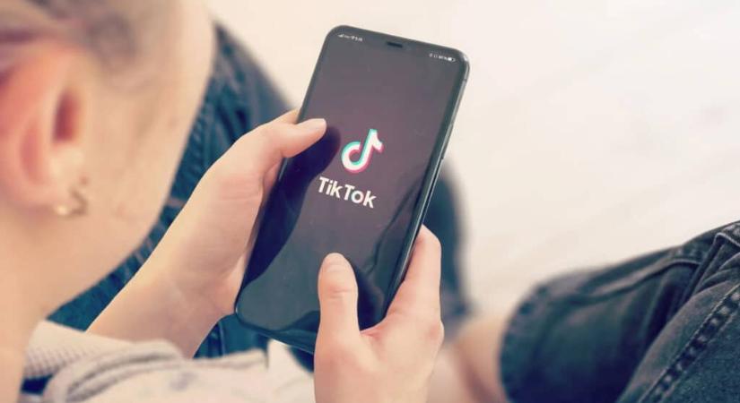 Élőben gyújtotta fel magát egy magyar nő egy TikTok-kihívás közben, belehalt a sérüléseibe