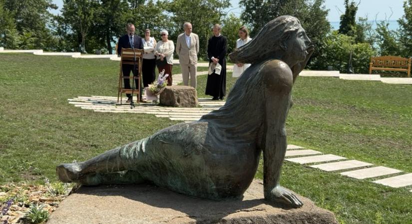 Átalakították és megáldották a Balaton egyik ékkövét – képeken a turistamágnes helyszín
