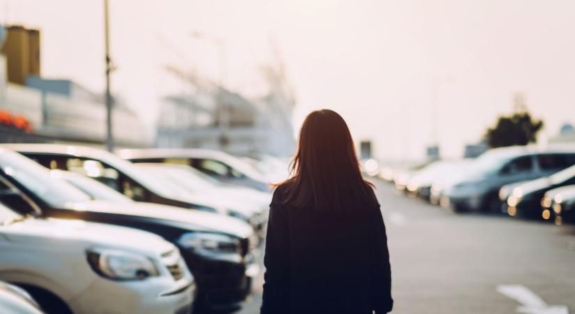Elképesztő mélységekbe süllyedt, de rossz nővel húzott ujjat a nyíregyházi audis!
