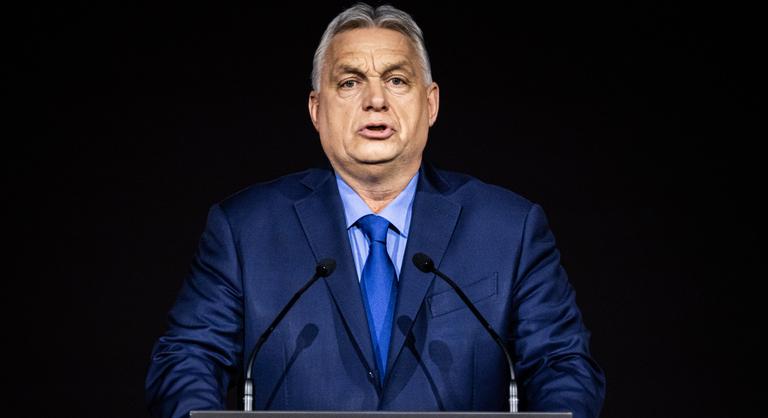 Orbán Viktor Franciaországba utazik, hogy beszédet mondjon a győzelmi ünnepségen