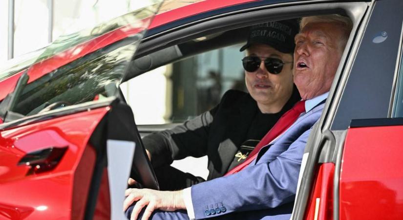 Trump annyira összeveszett Muskkal, hogy ingyen is szabadulna a Teslájától