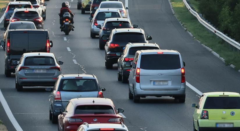 Eszébe ne jusson elindulni a Balaton felé! Az M7-es mellett már az M1-es autópálya is elesett
