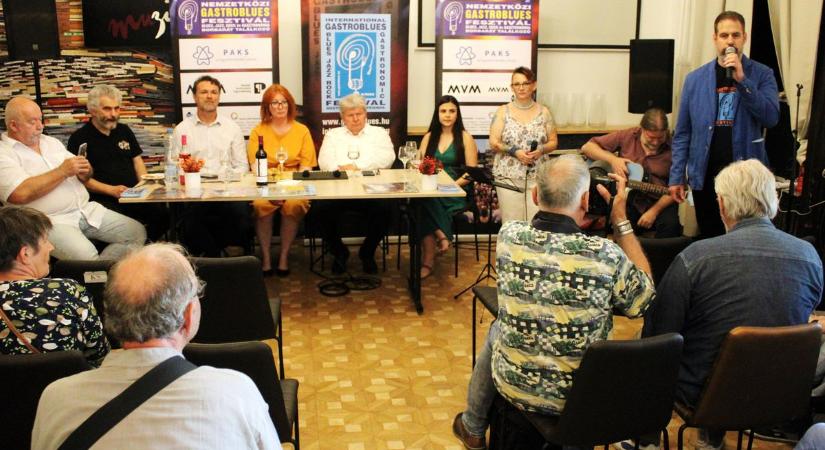 A rock, a jazz és a blues kedvelői zsibongó nagyvárossá változtatják Paksot