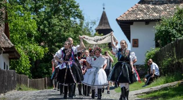 A szomorú pünkösdi királytól Csíksomlyóig