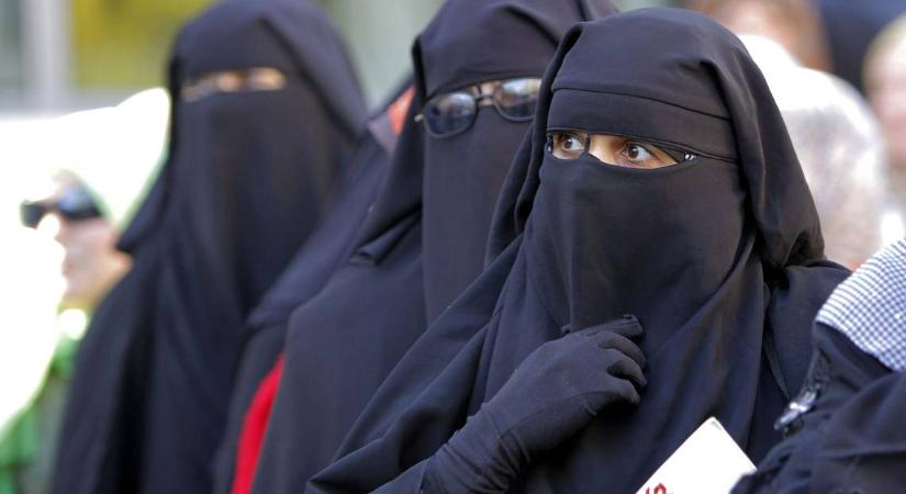 Dánia kiterjesztené a nikáb és burka viselésének tilalmát az iskolákra és az egyetemekre is