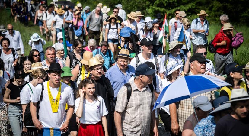 Rétvári Bence: Magyar rendőrök vigyáznak a csíksomlyói zarándokok biztonságára